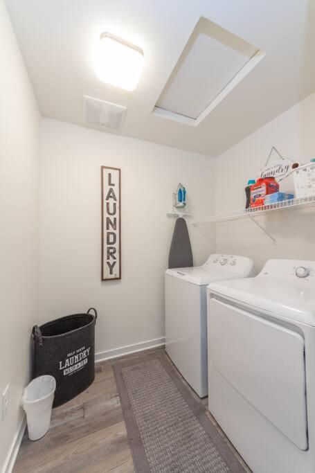 Modern Decor & Style King Bed Wifi With Garage Spokane