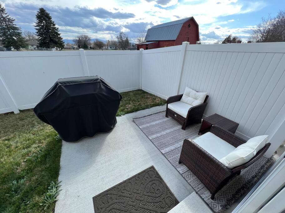 Modern Decor & Style King Bed Wifi With Garage Holiday home